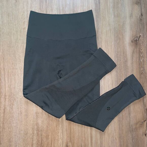 Lululemon Zone In Crop Athletic Compression Legging - Picture 1 of 16